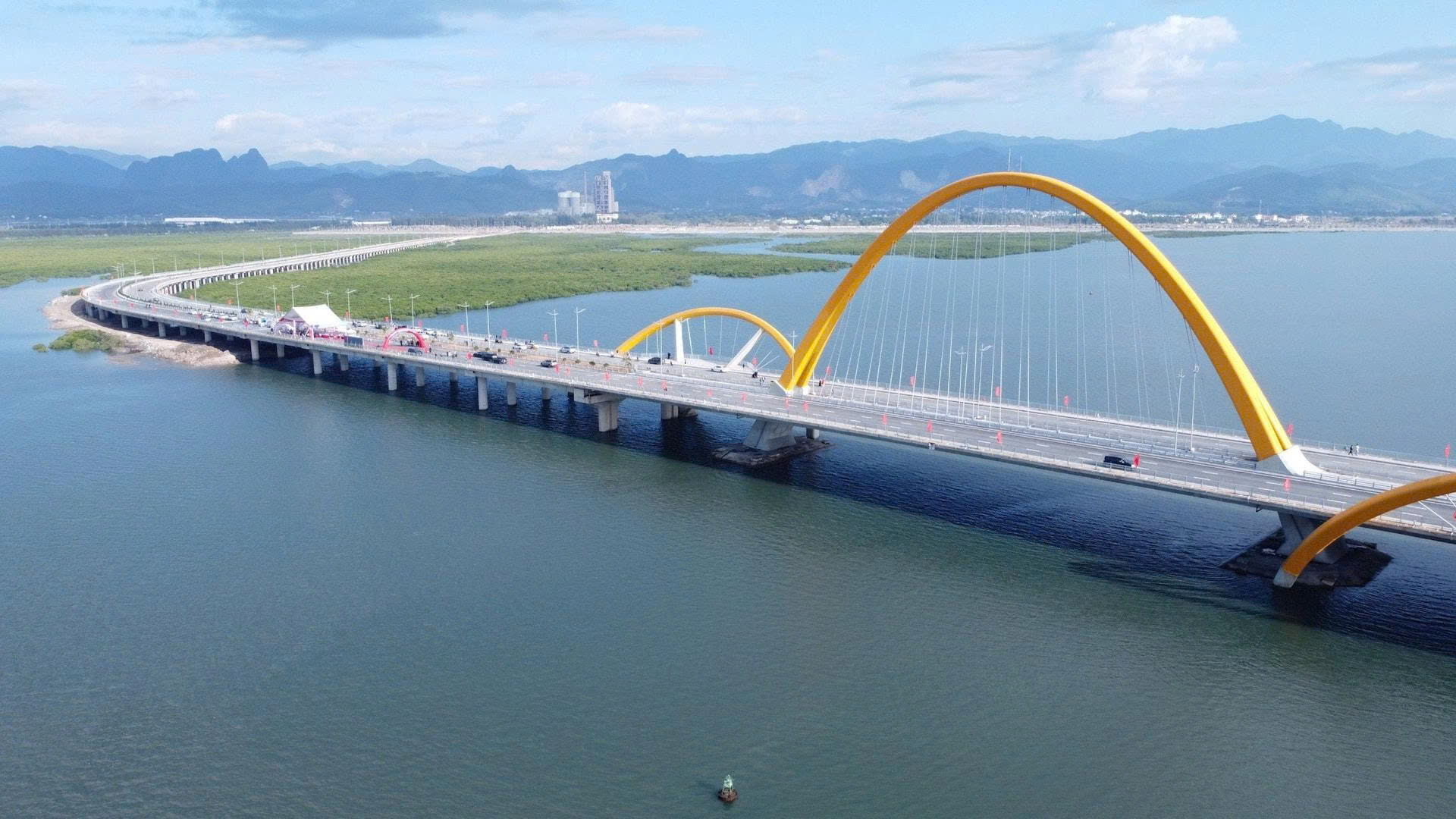 Cầu Cửa Lục